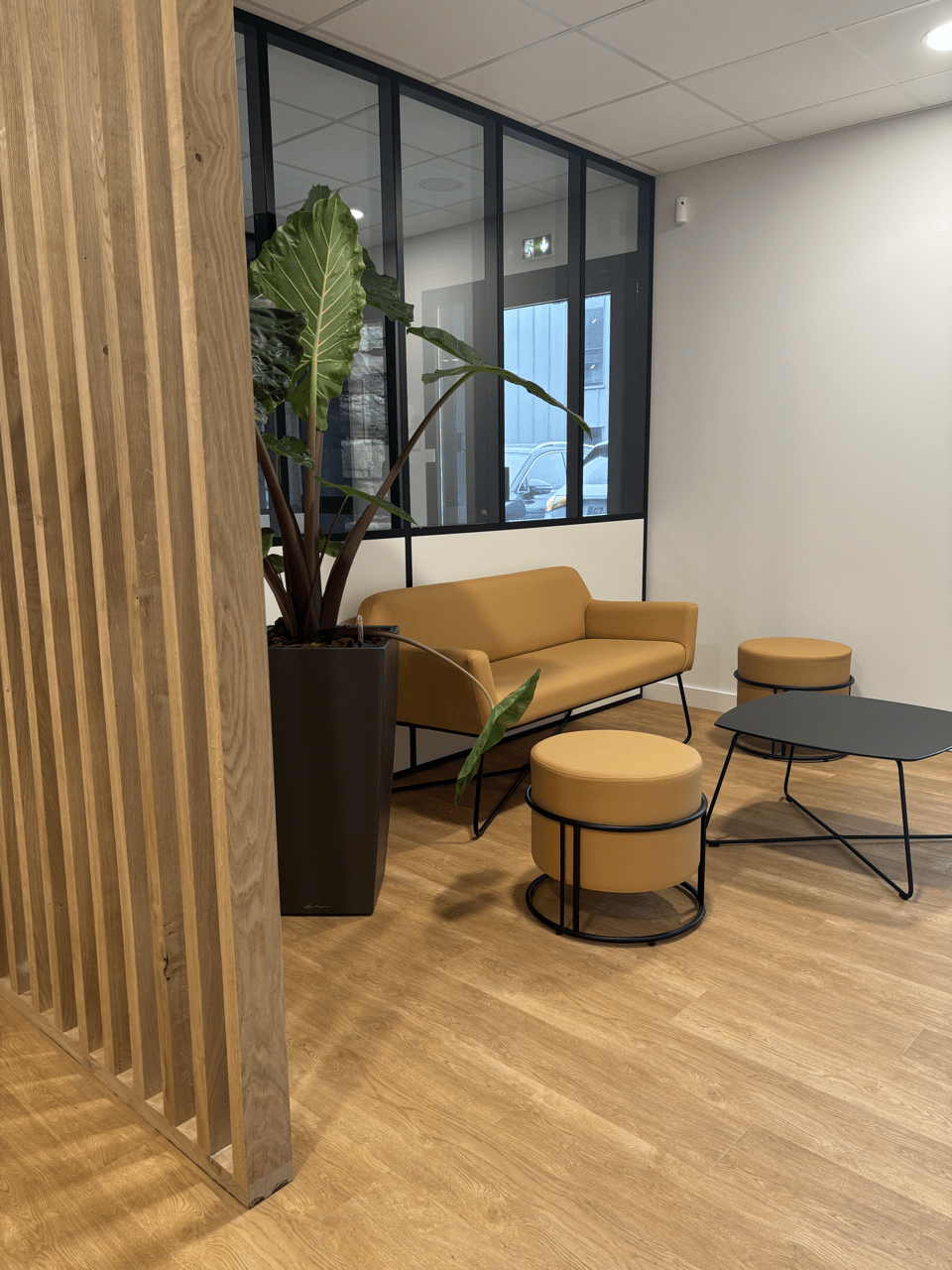 Salle de repos avec Mobboli canapé Japan