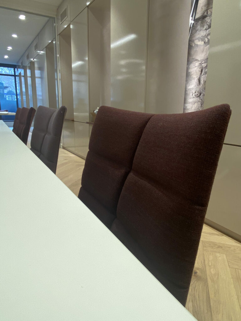 Sièges salle de réunion de Optical Consulting