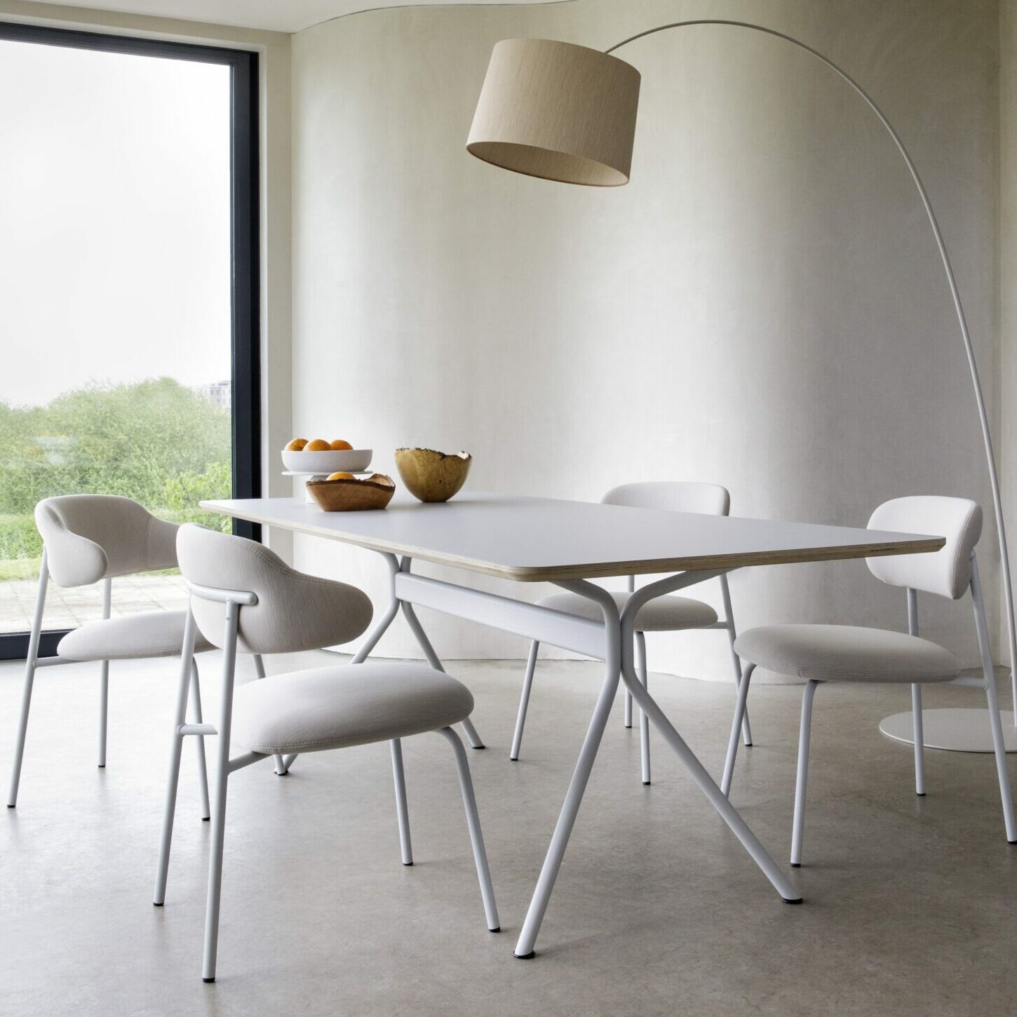 Chaises et tables design et confort pour aménagement de bureau