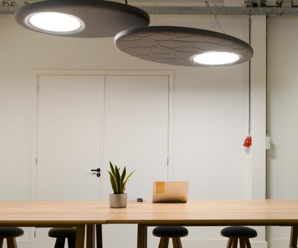 Luminaire de bureau acoustique