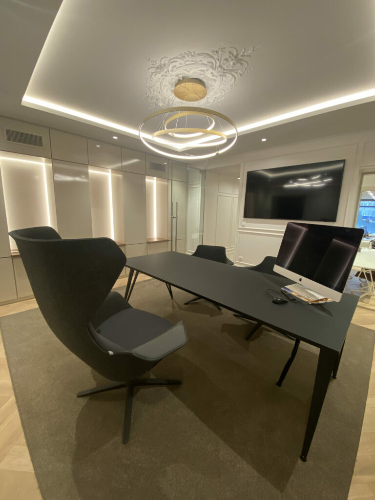 Bureau de direction de Optical Consulting en grand angle